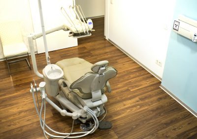 Sala dentista fondo blanco
